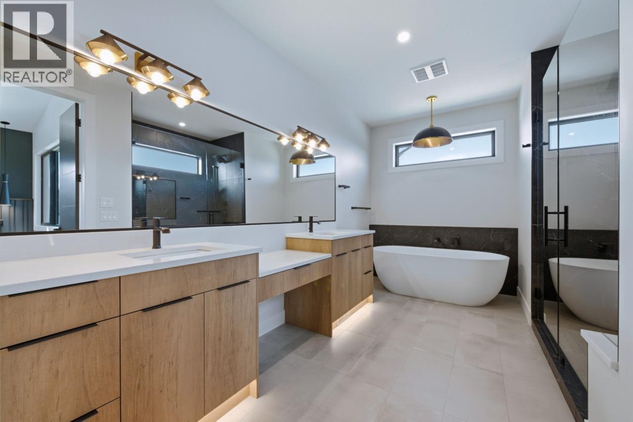 1120 Collinson Court, Kelowna, BC - Indoor Photo Showing Bathroom