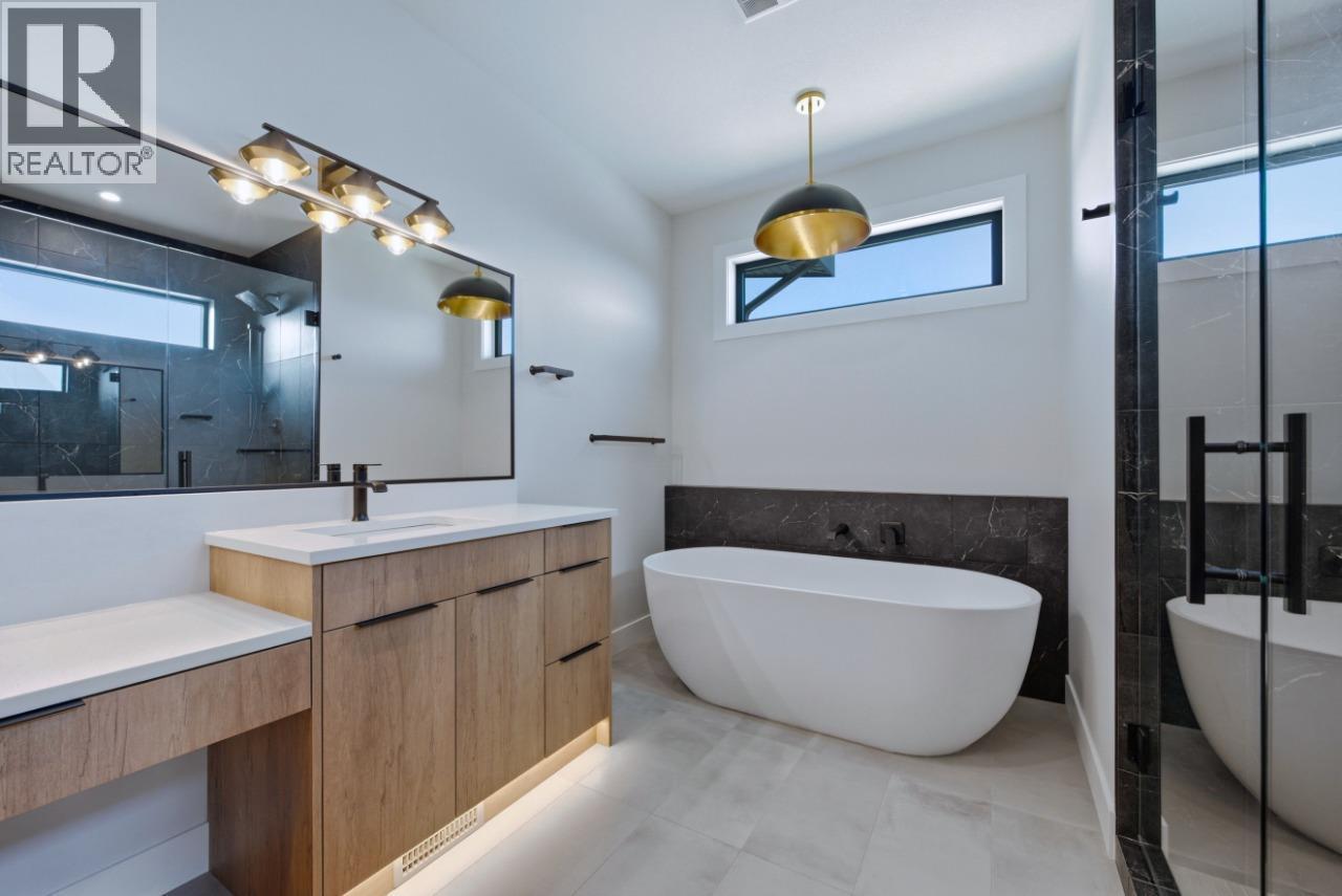1120 Collinson Court, Kelowna, BC - Indoor Photo Showing Bathroom