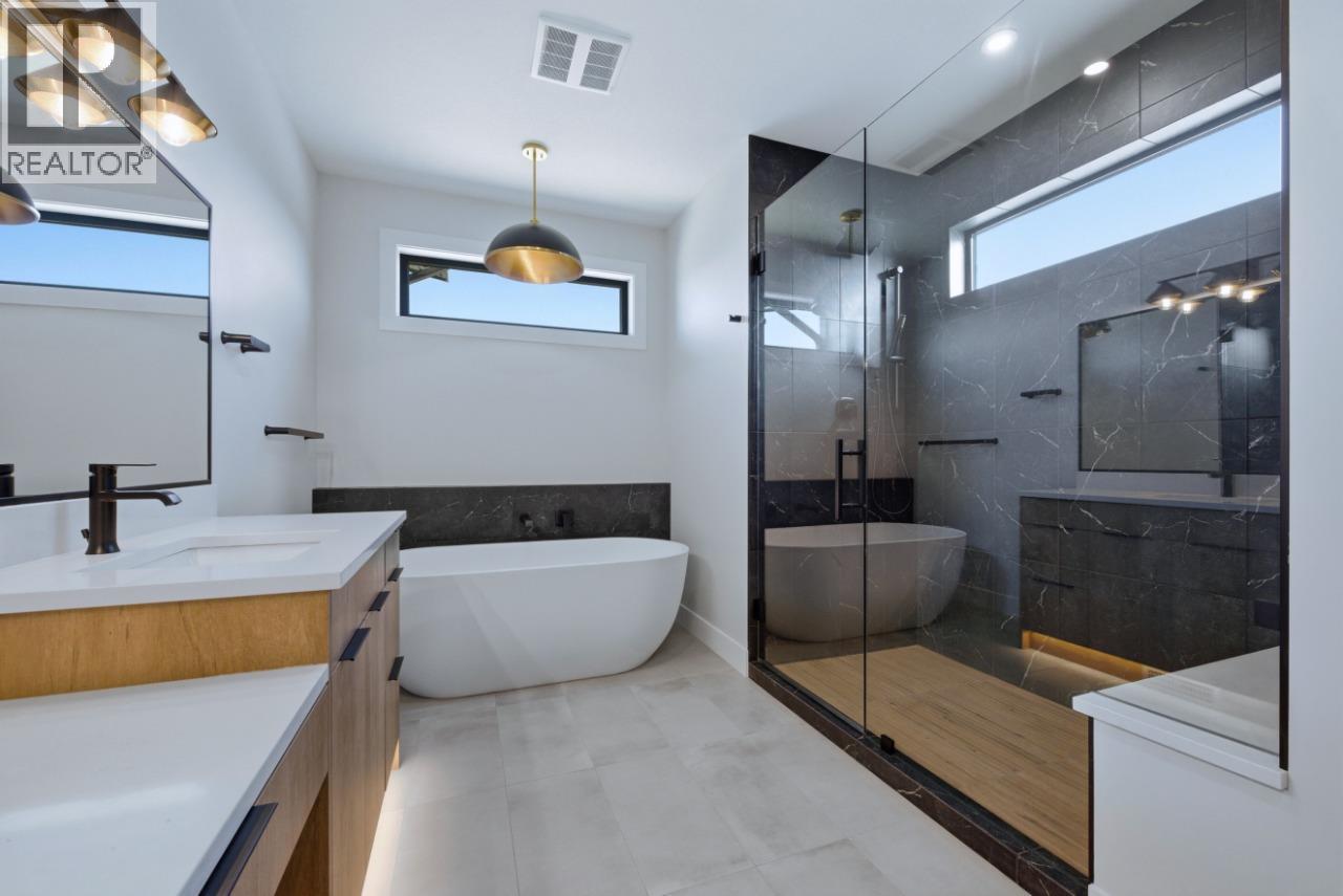 1120 Collinson Court, Kelowna, BC - Indoor Photo Showing Bathroom