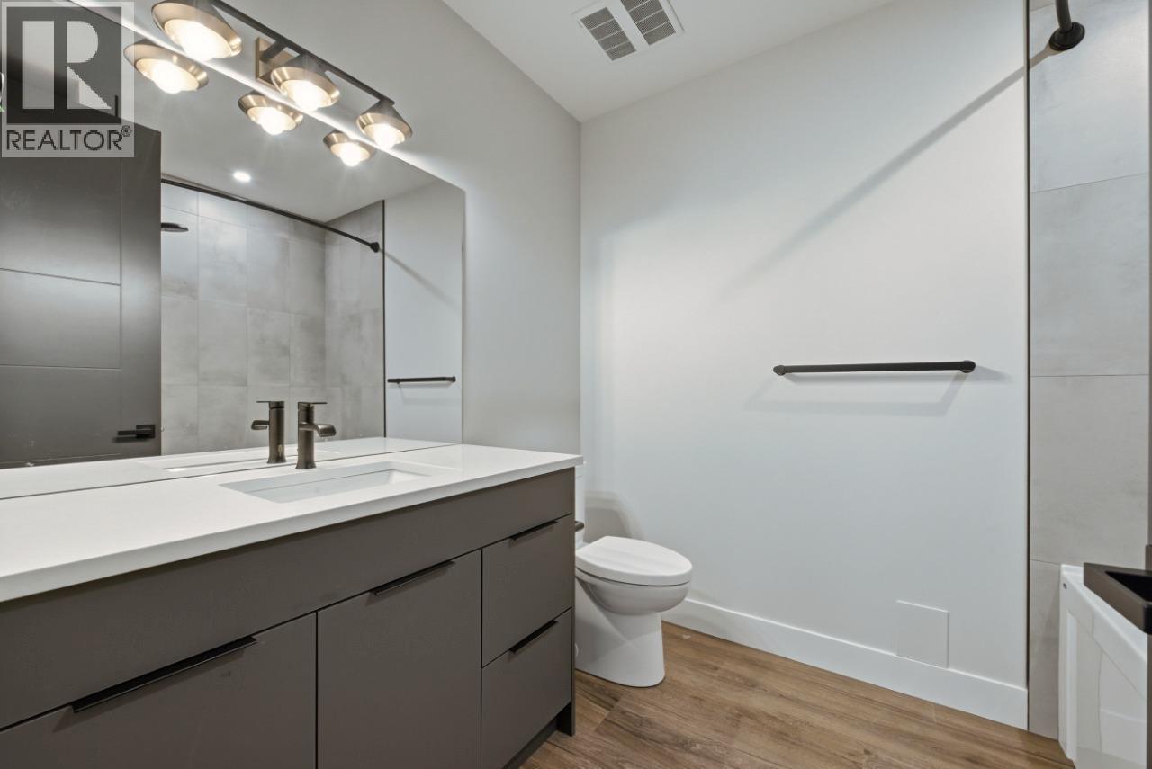 1120 Collinson Court, Kelowna, BC - Indoor Photo Showing Bathroom
