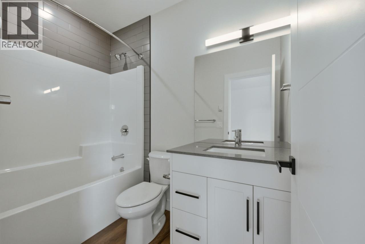 1120 Collinson Court, Kelowna, BC - Indoor Photo Showing Bathroom