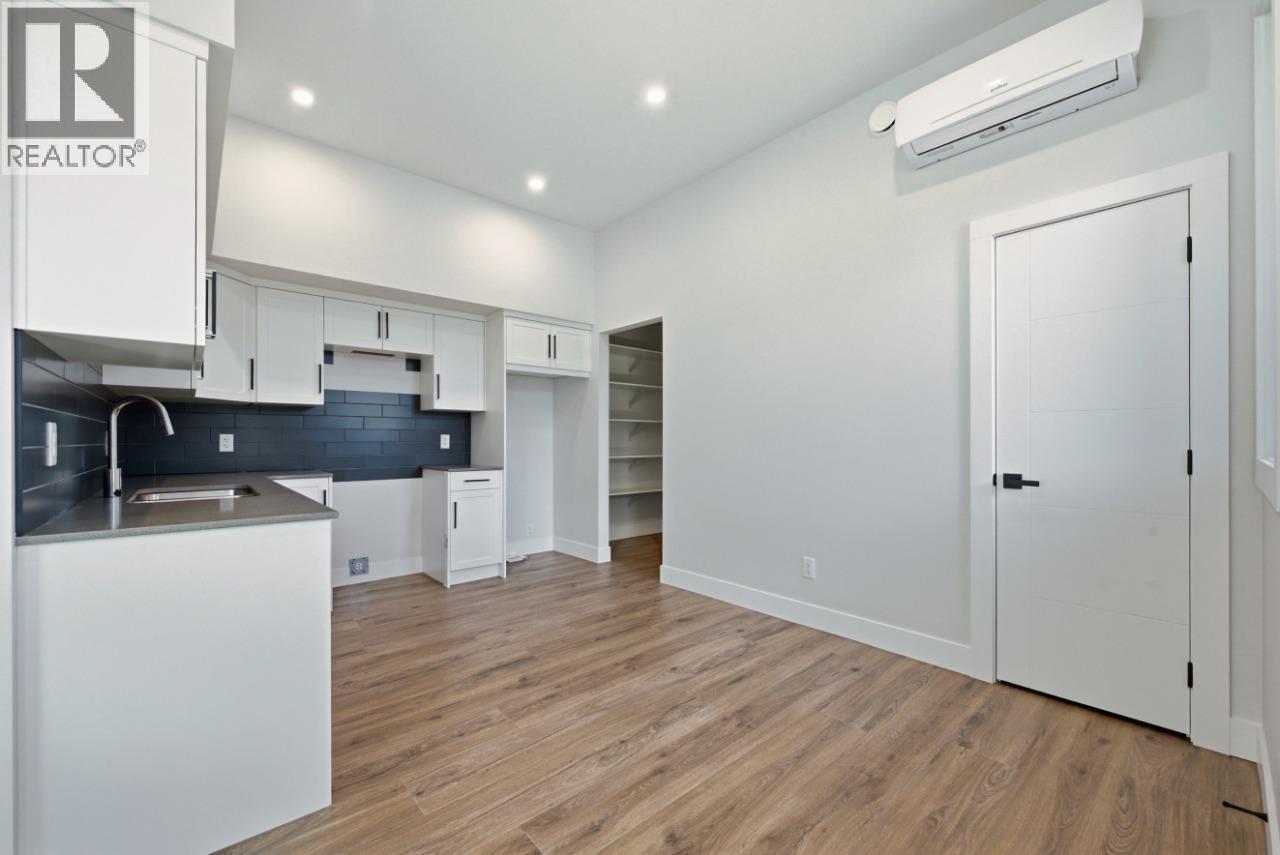 1120 Collinson Court, Kelowna, BC - Indoor Photo Showing Other Room