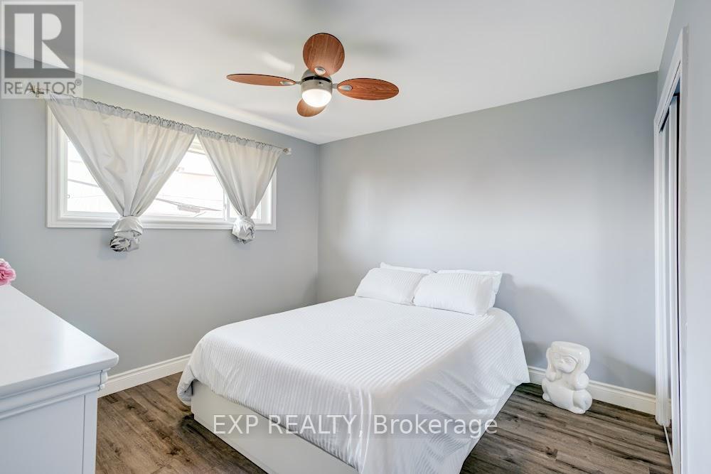 42 Terrace Drive, Hamilton, ON - Indoor Photo Showing Bedroom
