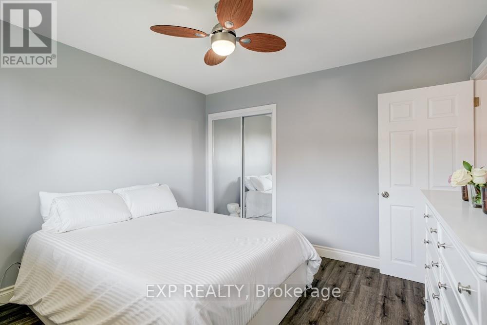 42 Terrace Drive, Hamilton, ON - Indoor Photo Showing Bedroom