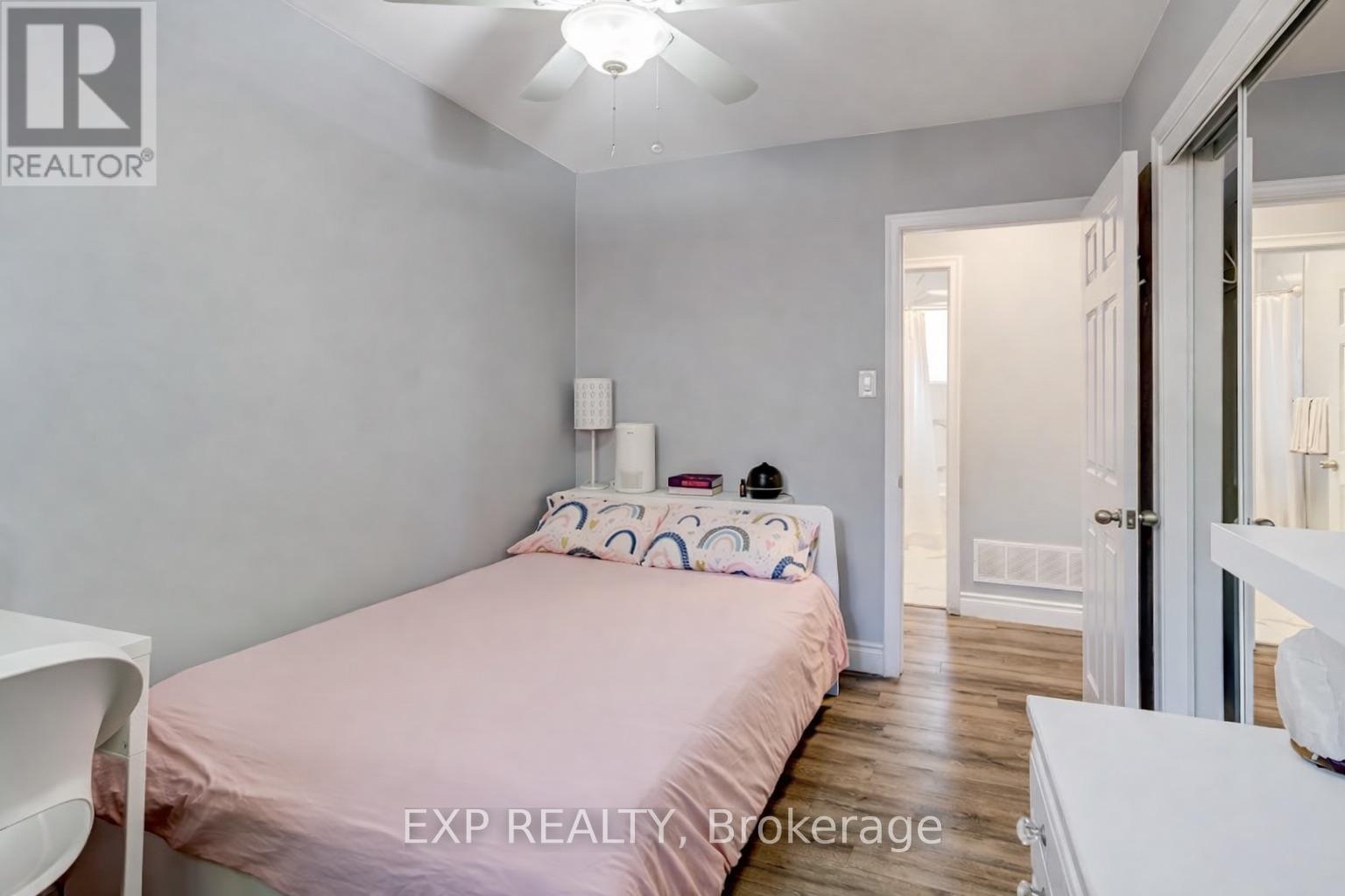 42 Terrace Drive, Hamilton, ON - Indoor Photo Showing Bedroom