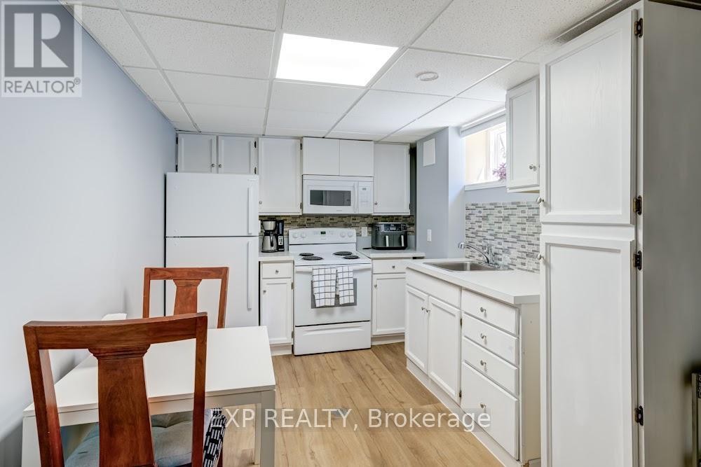 42 Terrace Drive, Hamilton, ON - Indoor Photo Showing Kitchen
