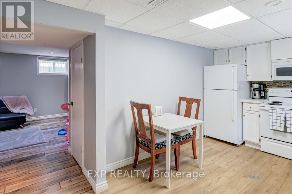 42 Terrace Drive, Hamilton, ON - Indoor Photo Showing Kitchen