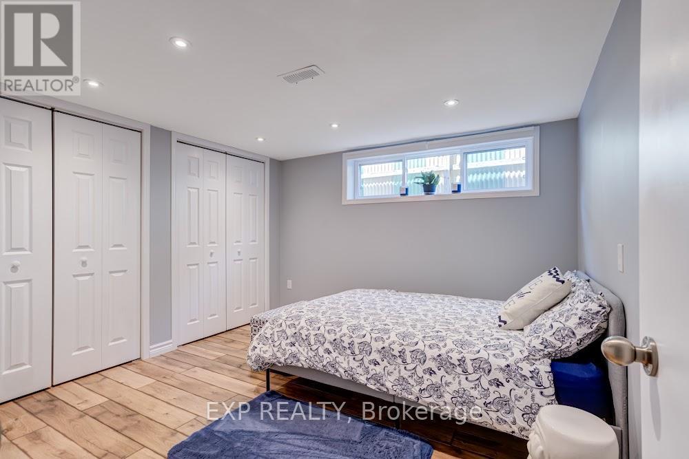 42 Terrace Drive, Hamilton, ON - Indoor Photo Showing Bedroom