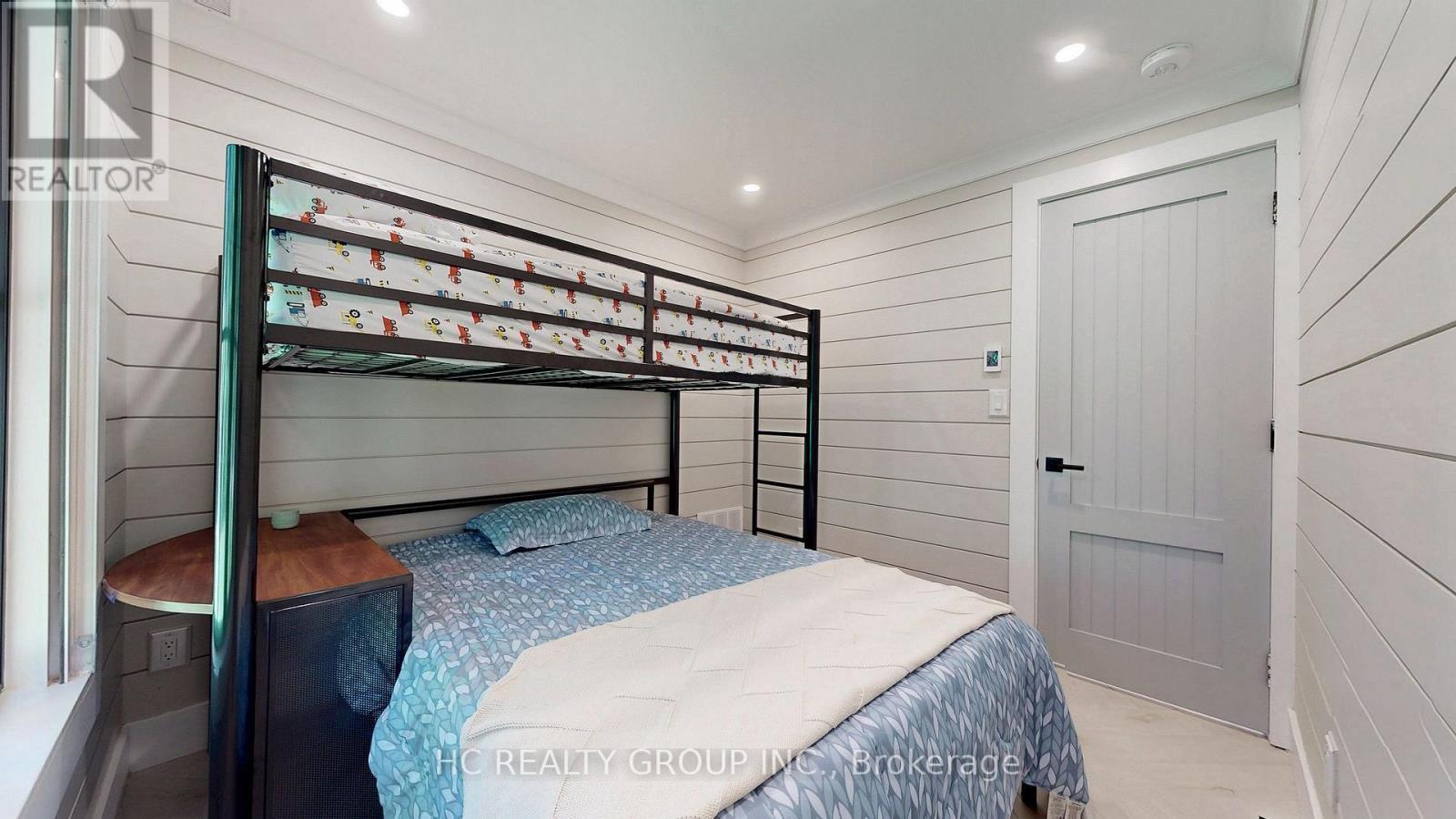 456 Silver Birch Drive, Tiny, ON - Indoor Photo Showing Bedroom