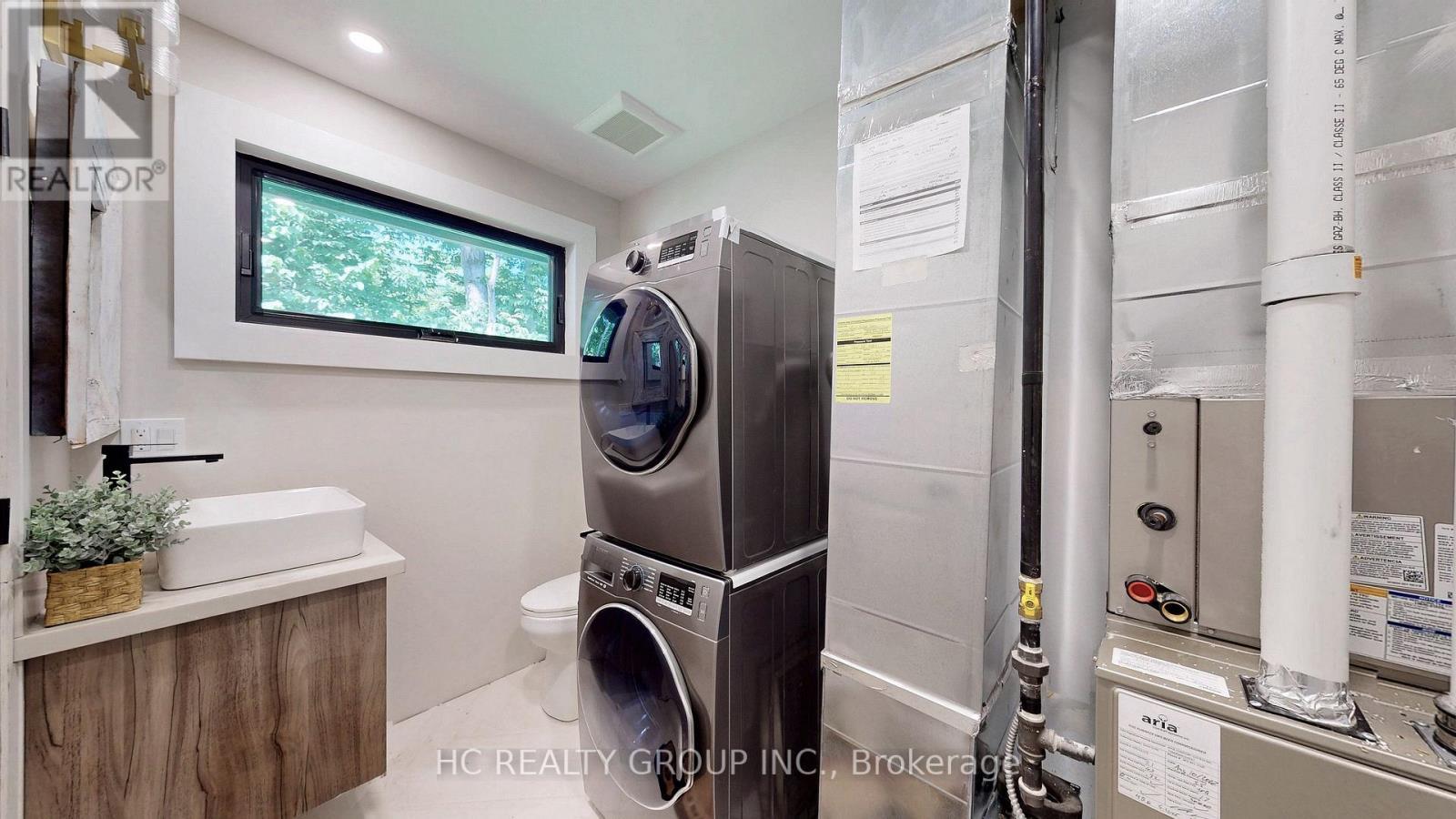 456 Silver Birch Drive, Tiny, ON - Indoor Photo Showing Laundry Room