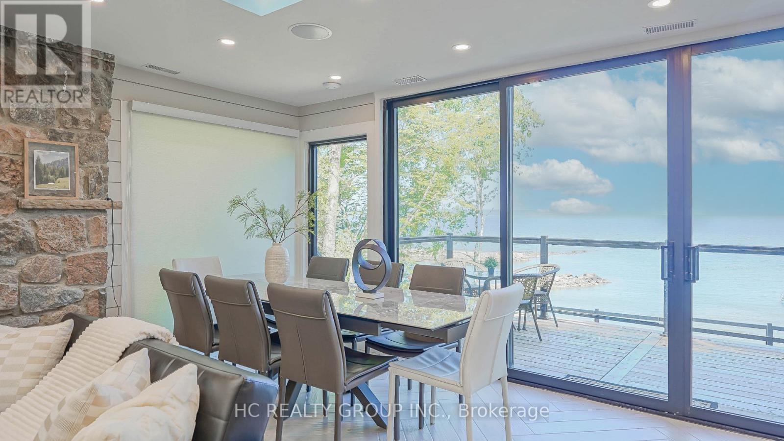 456 Silver Birch Drive, Tiny, ON - Indoor Photo Showing Dining Room