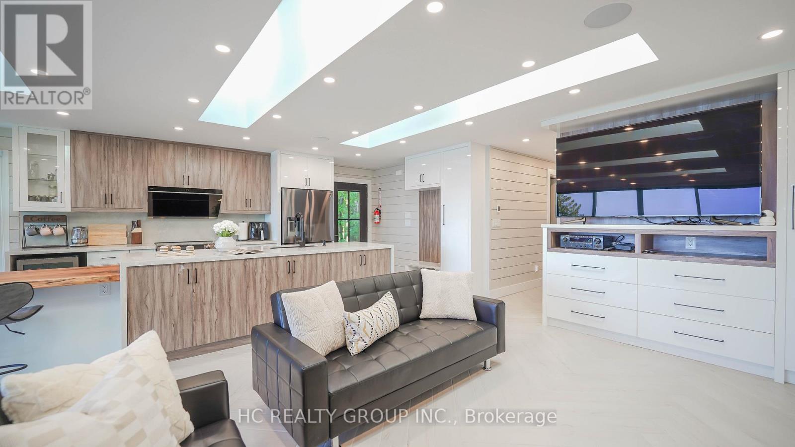 456 Silver Birch Drive, Tiny, ON - Indoor Photo Showing Kitchen