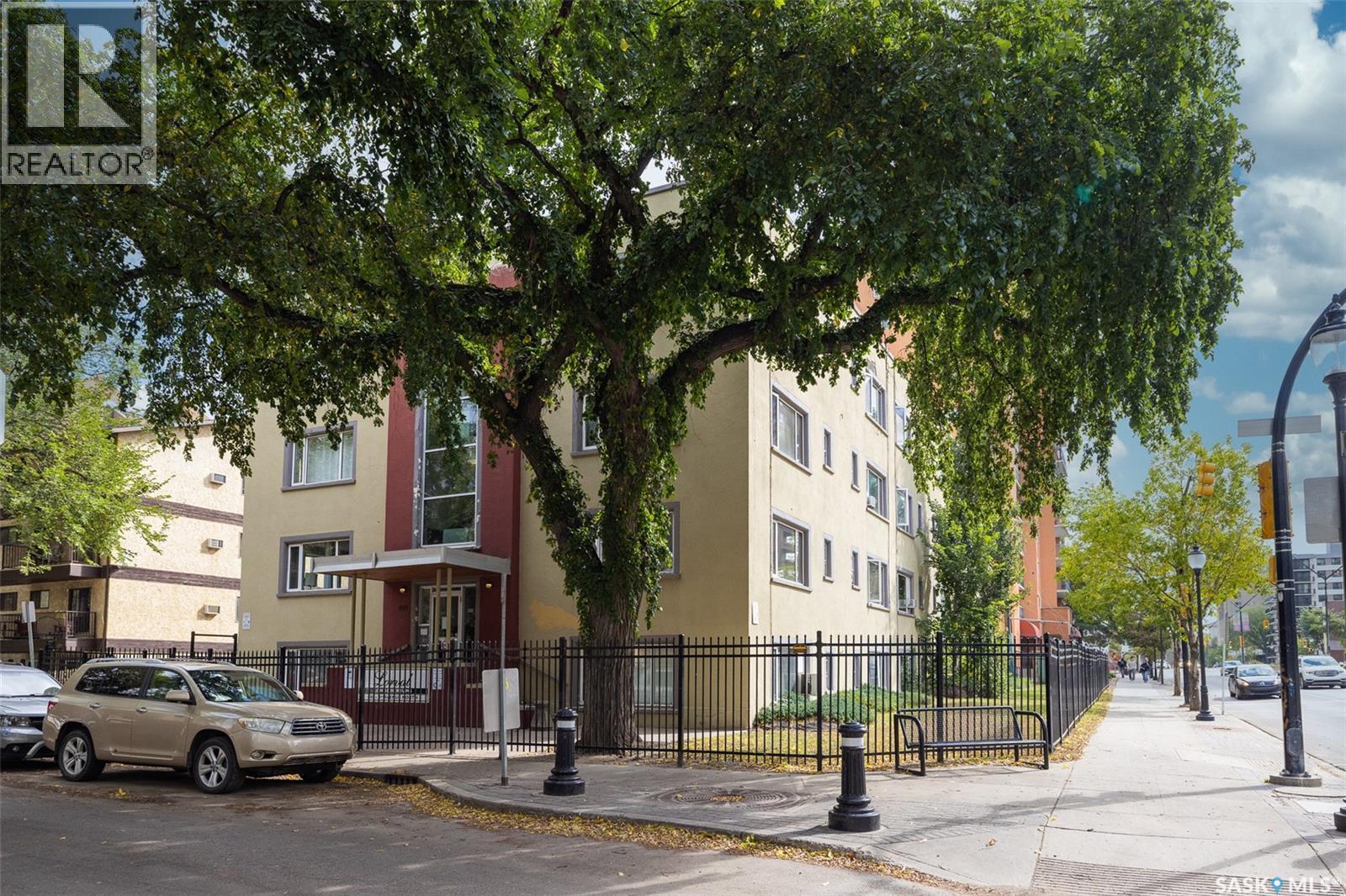 2 400 4Th Avenue N, Saskatoon, SK - Outdoor