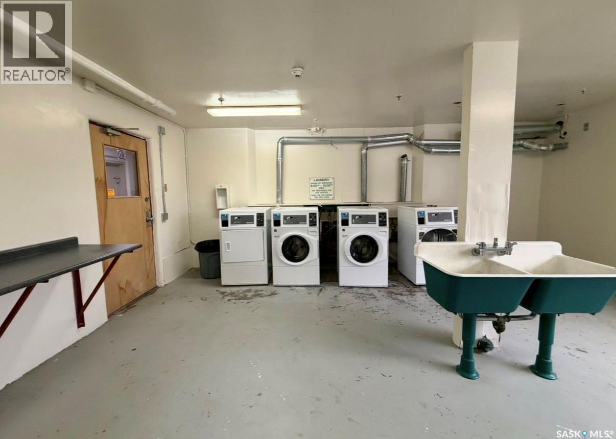 2 400 4Th Avenue N, Saskatoon, SK - Indoor Photo Showing Laundry Room