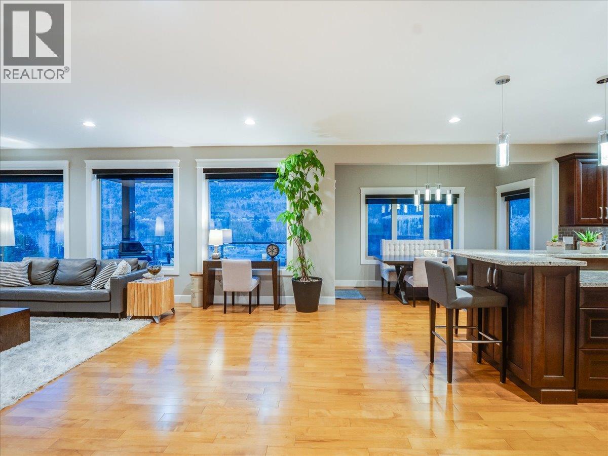 3733 Williston Road, Castlegar, BC - Indoor