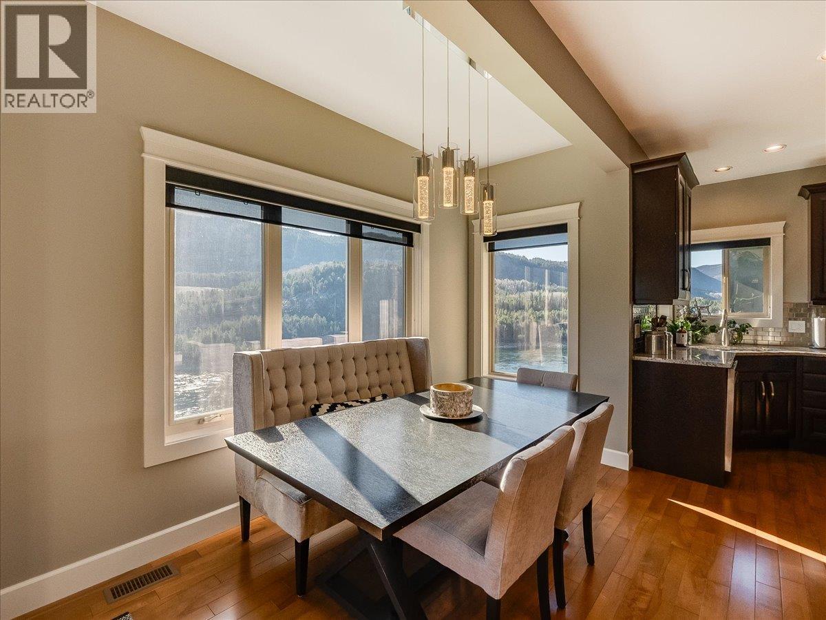 3733 Williston Road, Castlegar, BC - Indoor Photo Showing Dining Room
