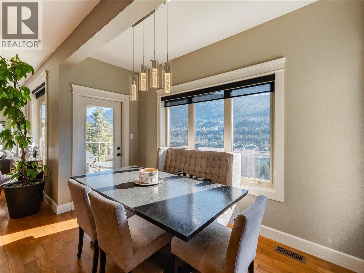 3733 Williston Road, Castlegar, BC - Indoor Photo Showing Dining Room