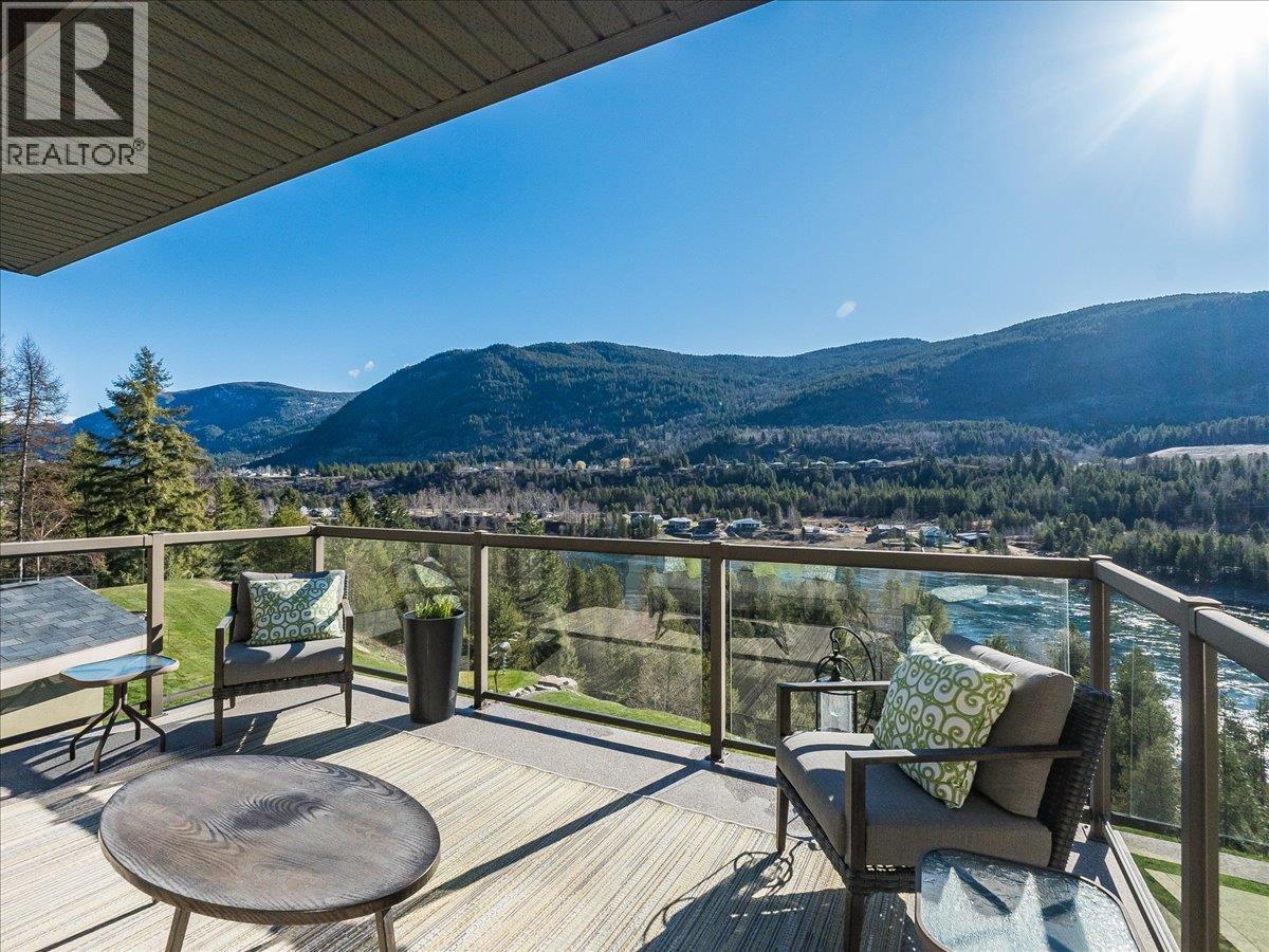 3733 Williston Road, Castlegar, BC - Outdoor With View With Exterior