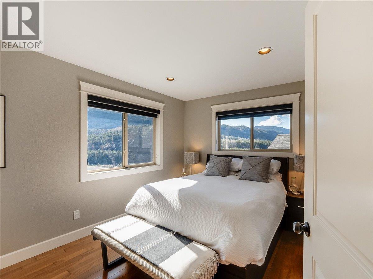 3733 Williston Road, Castlegar, BC - Indoor Photo Showing Bedroom