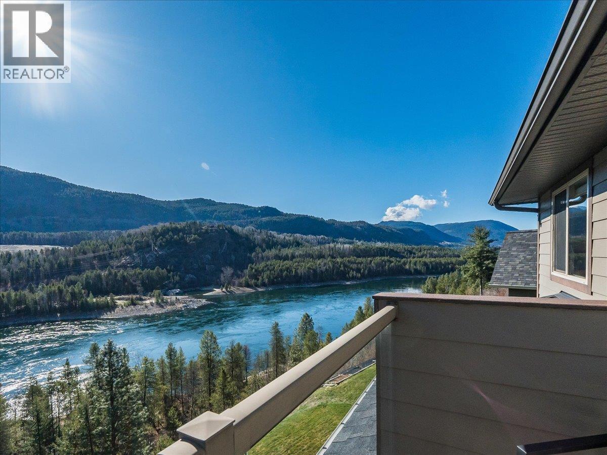 3733 Williston Road, Castlegar, BC - Outdoor With Body Of Water With View