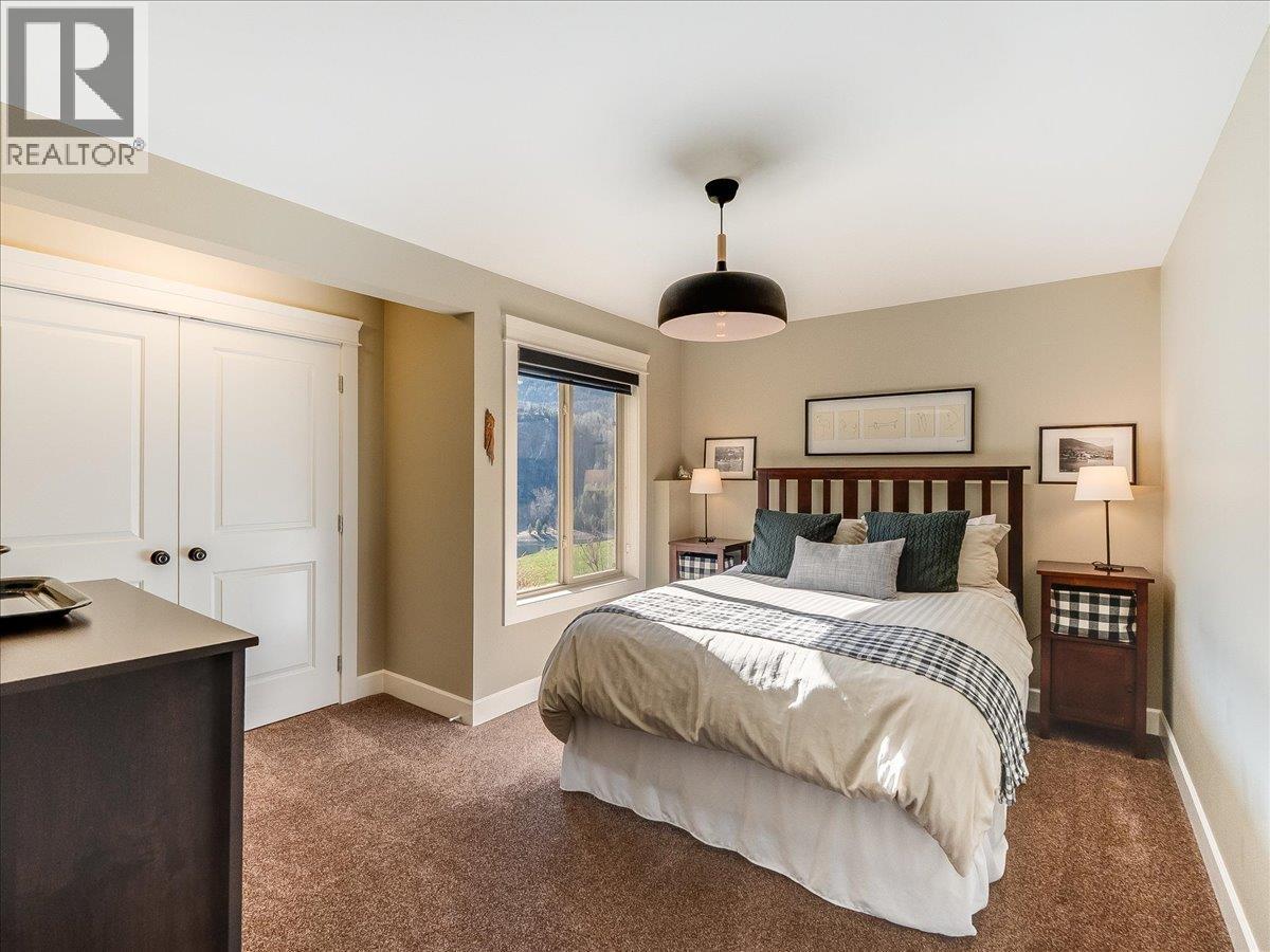 3733 Williston Road, Castlegar, BC - Indoor Photo Showing Bedroom
