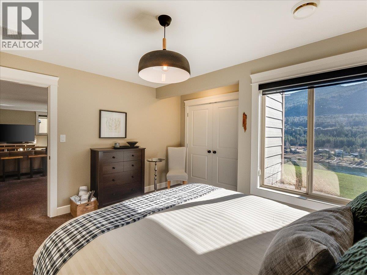 3733 Williston Road, Castlegar, BC - Indoor Photo Showing Bedroom
