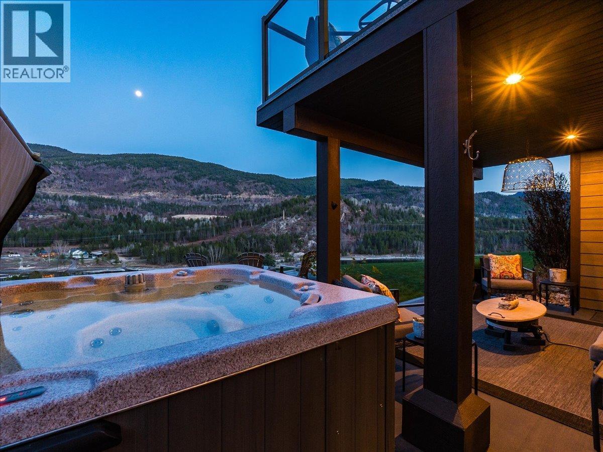3733 Williston Road, Castlegar, BC - Outdoor