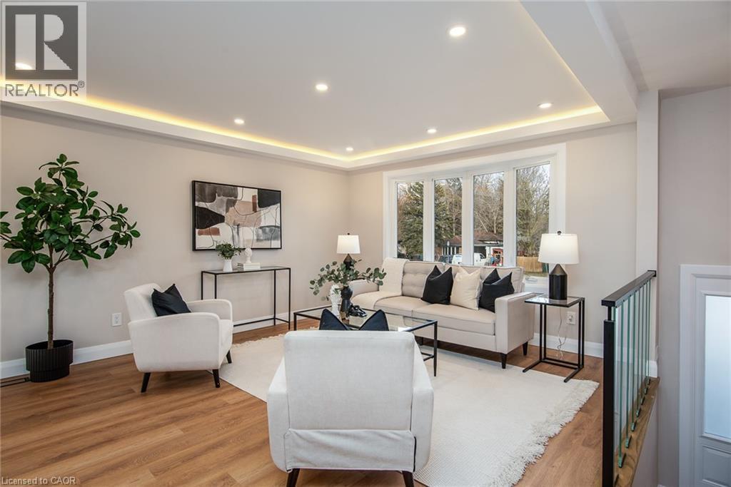 627 Glen Forrest Boulevard, Waterloo, ON - Indoor Photo Showing Living Room