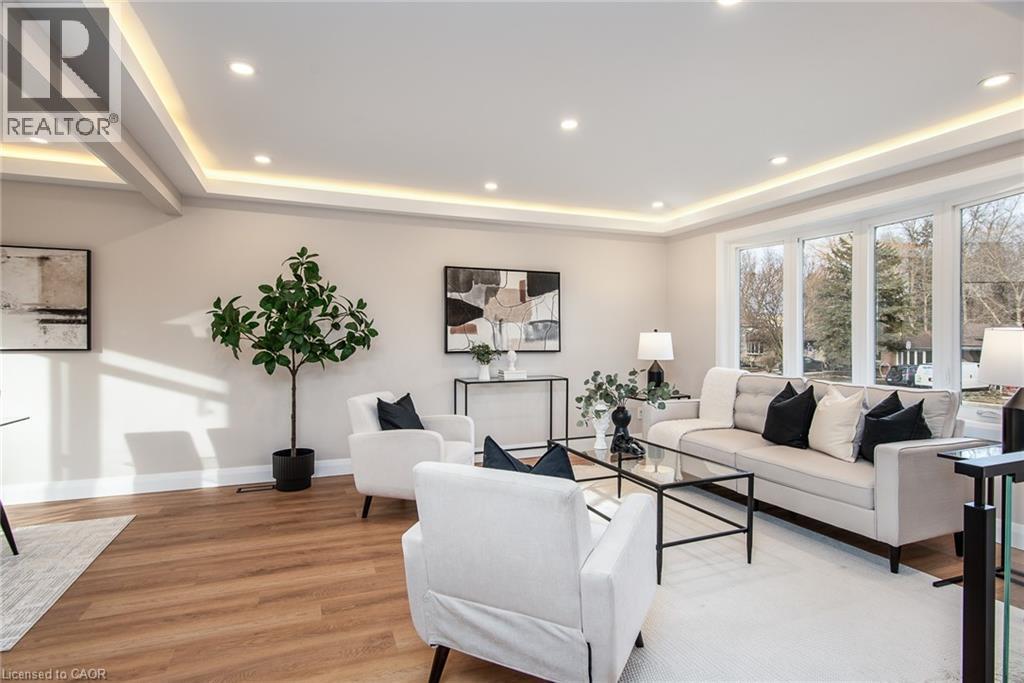 627 Glen Forrest Boulevard, Waterloo, ON - Indoor Photo Showing Living Room