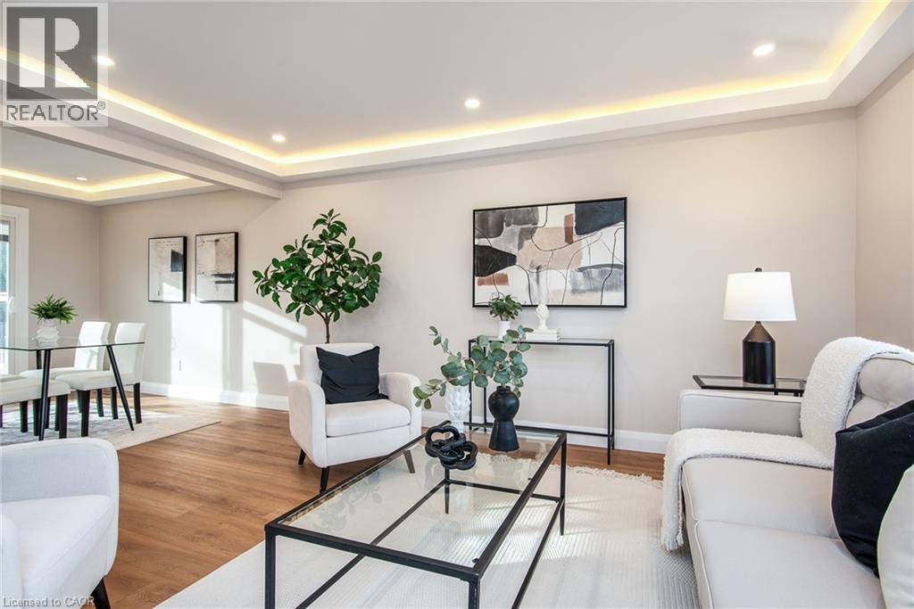 627 Glen Forrest Boulevard, Waterloo, ON - Indoor Photo Showing Living Room