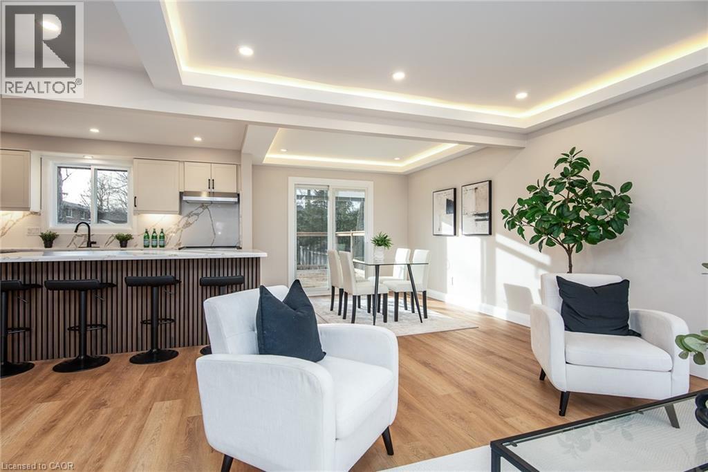 627 Glen Forrest Boulevard, Waterloo, ON - Indoor Photo Showing Living Room