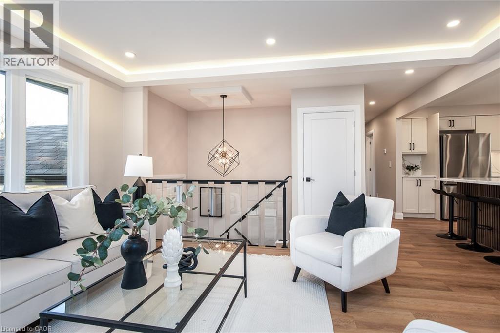 627 Glen Forrest Boulevard, Waterloo, ON - Indoor Photo Showing Living Room