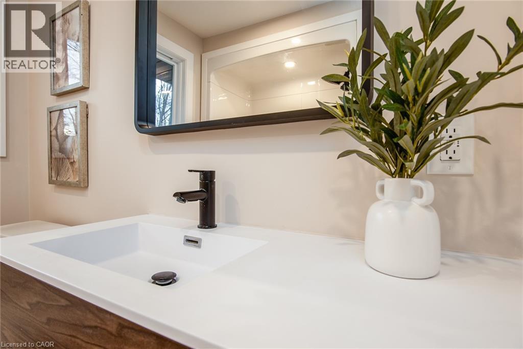 627 Glen Forrest Boulevard, Waterloo, ON - Indoor Photo Showing Bathroom