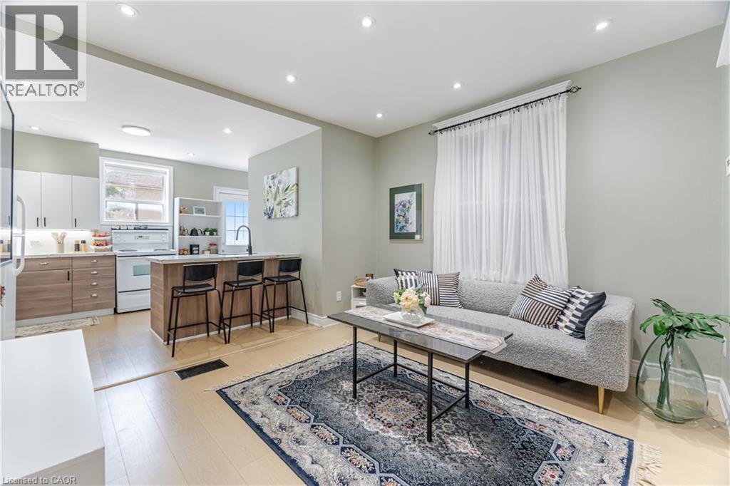 61 Stirton Street, Hamilton, ON - Indoor Photo Showing Living Room