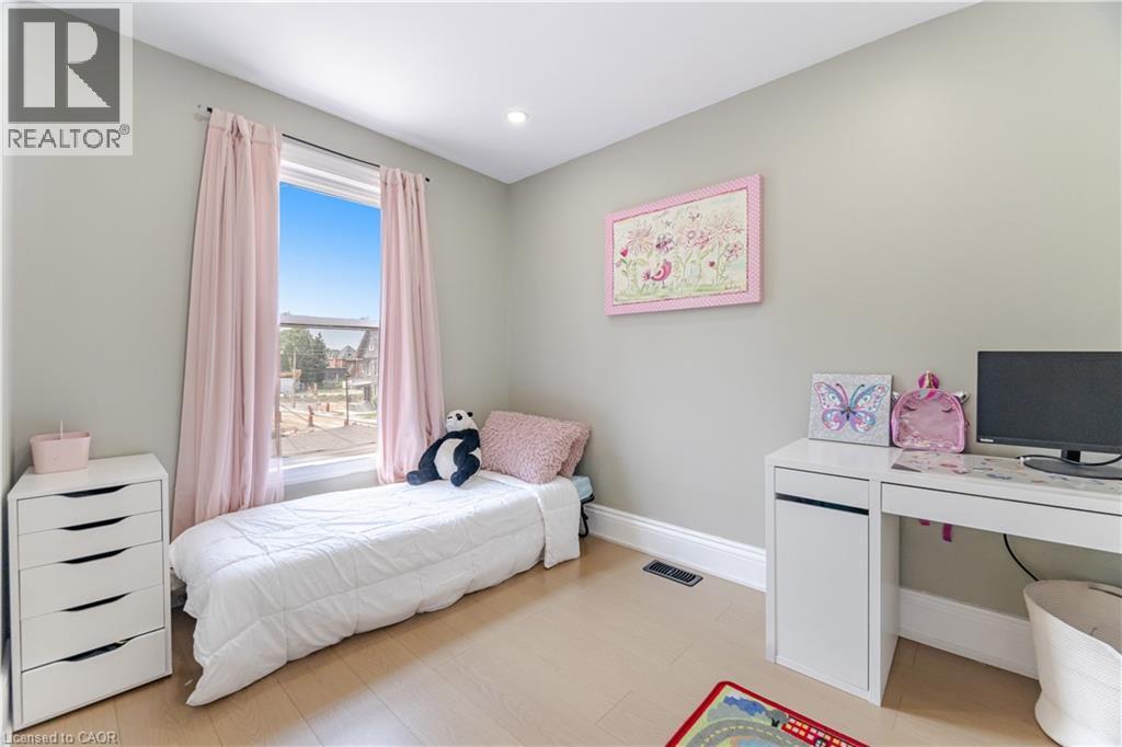 61 Stirton Street, Hamilton, ON - Indoor Photo Showing Bedroom