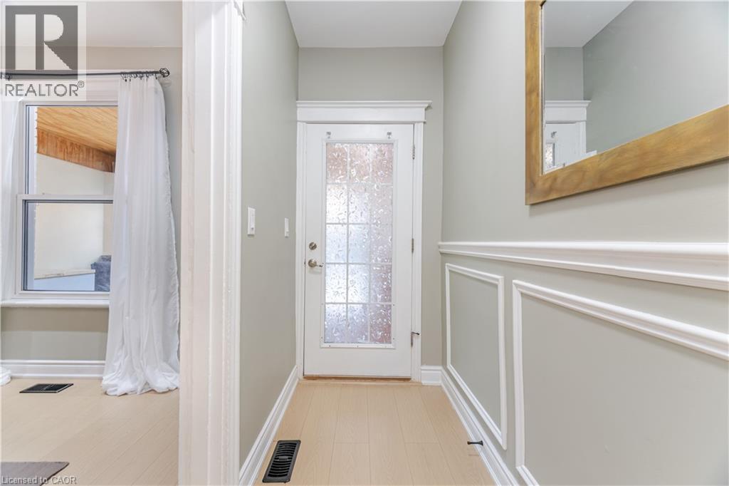 61 Stirton Street, Hamilton, ON - Indoor Photo Showing Other Room