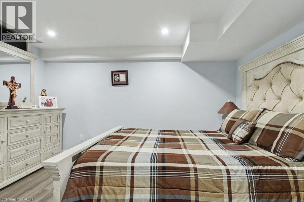 Bedroom with light wood-style flooring and recessed lighting - 284 Normanhurst Avenue, Hamilton, ON - Indoor Photo Showing Bedroom