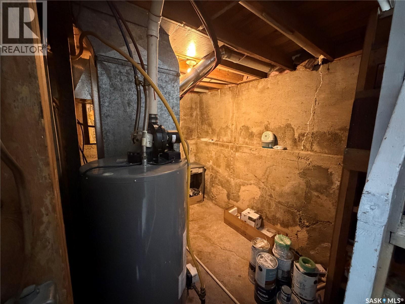 833 K Avenue N, Saskatoon, SK - Indoor