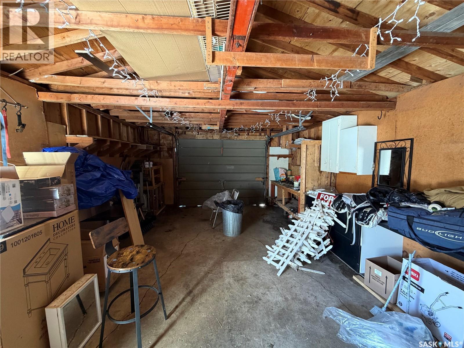 833 K Avenue N, Saskatoon, SK - Indoor Photo Showing Garage