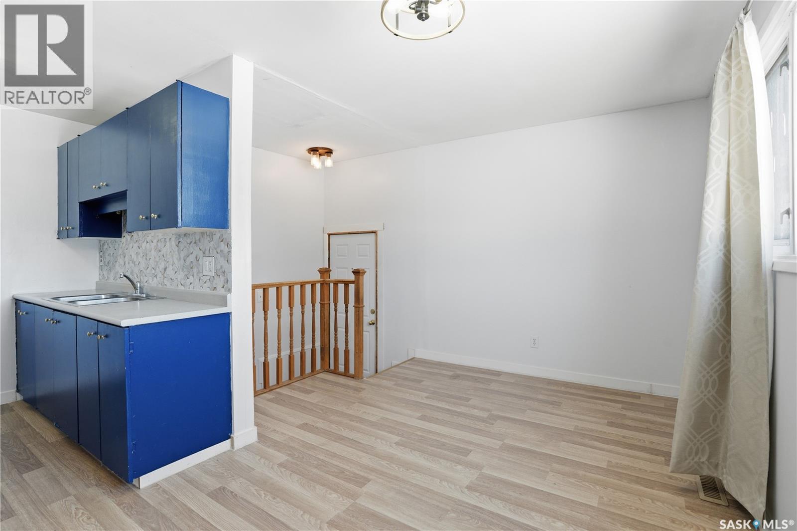 222 Smallwood Crescent, Saskatoon, SK - Indoor Photo Showing Kitchen With Double Sink
