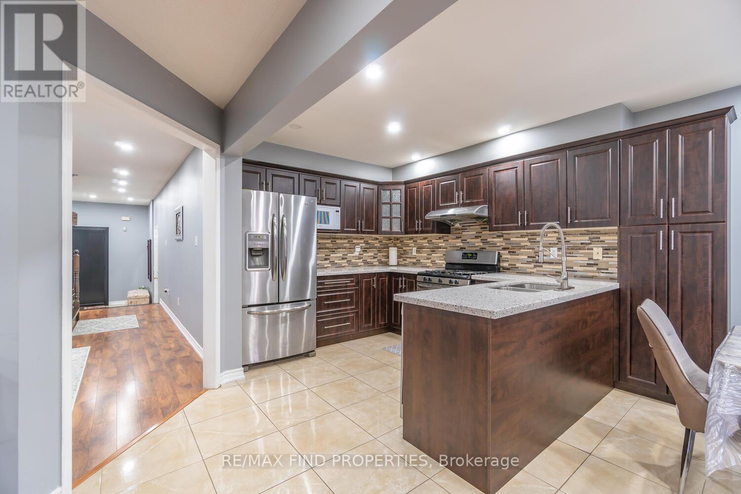 22 Ashmere Road, Brampton, ON - Indoor Photo Showing Kitchen