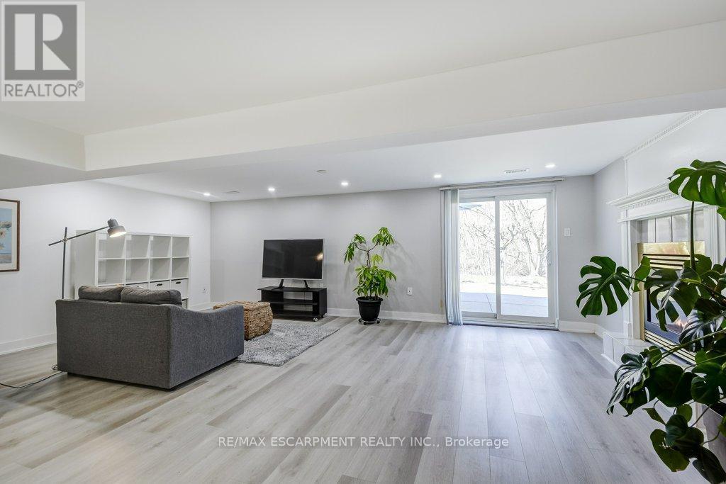 2405 Malcom Crescent, Burlington, ON - Indoor Photo Showing Other Room