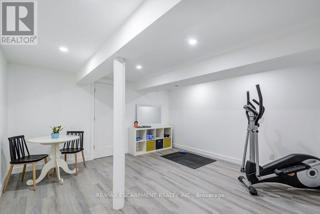 2405 Malcom Crescent, Burlington, ON - Indoor Photo Showing Gym Room