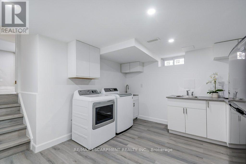 2405 Malcom Crescent, Burlington, ON - Indoor Photo Showing Laundry Room