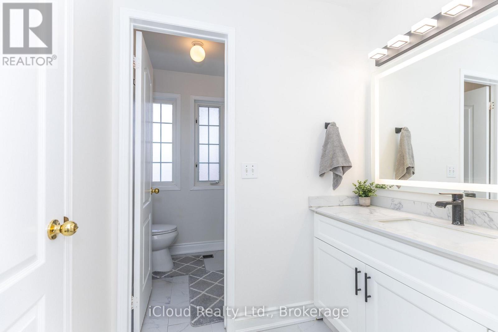 3842 Ridgepoint Way, Mississauga, ON - Indoor Photo Showing Bathroom