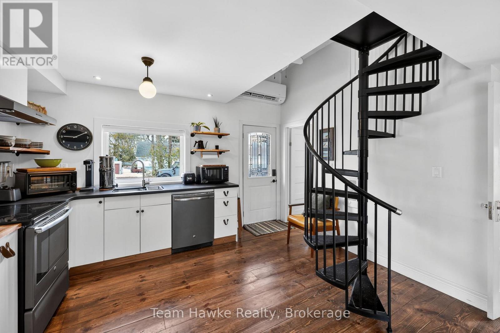 283 Tiny Beaches Road S, Tiny, ON - Indoor Photo Showing Kitchen