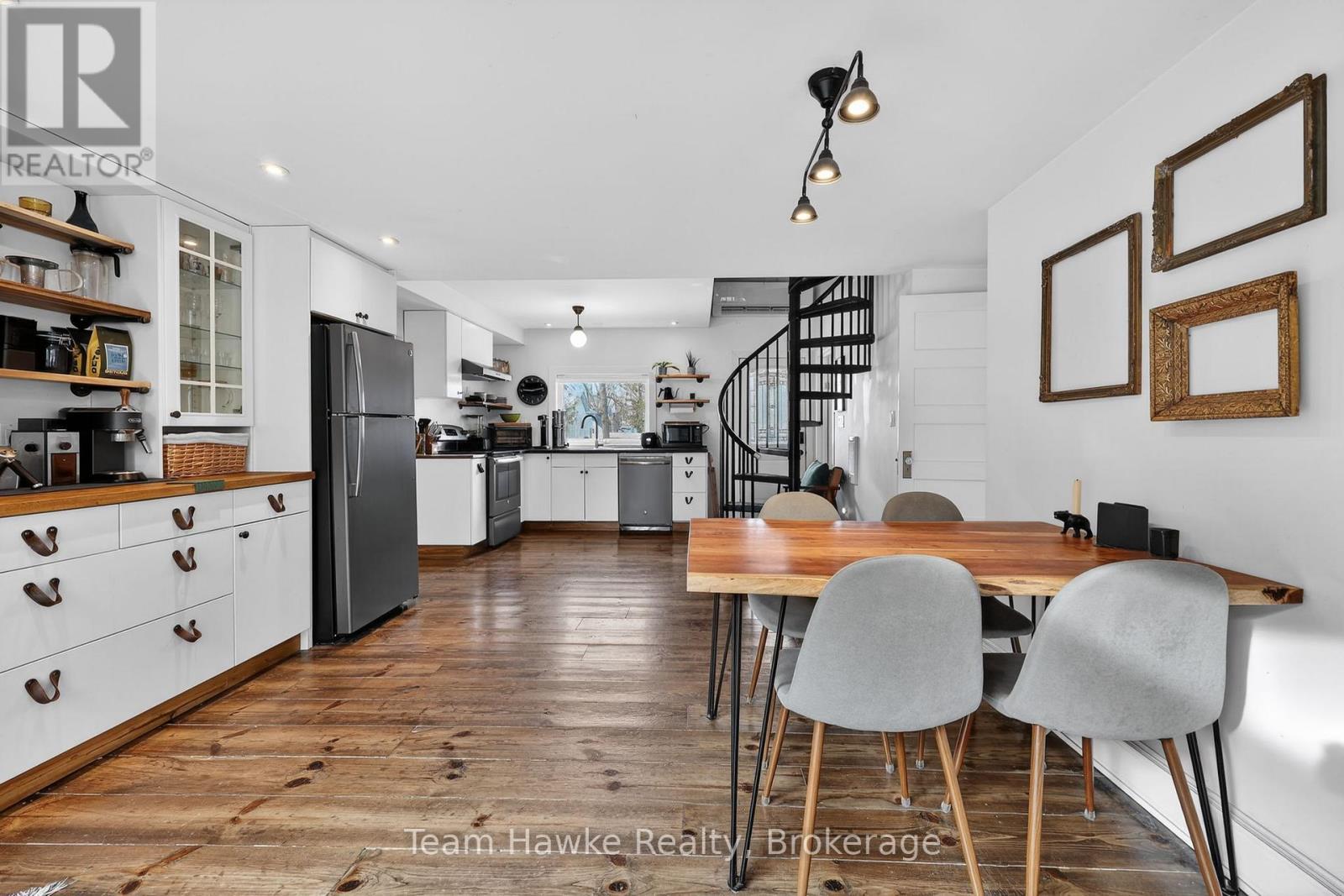 283 Tiny Beaches Road S, Tiny, ON - Indoor Photo Showing Dining Room