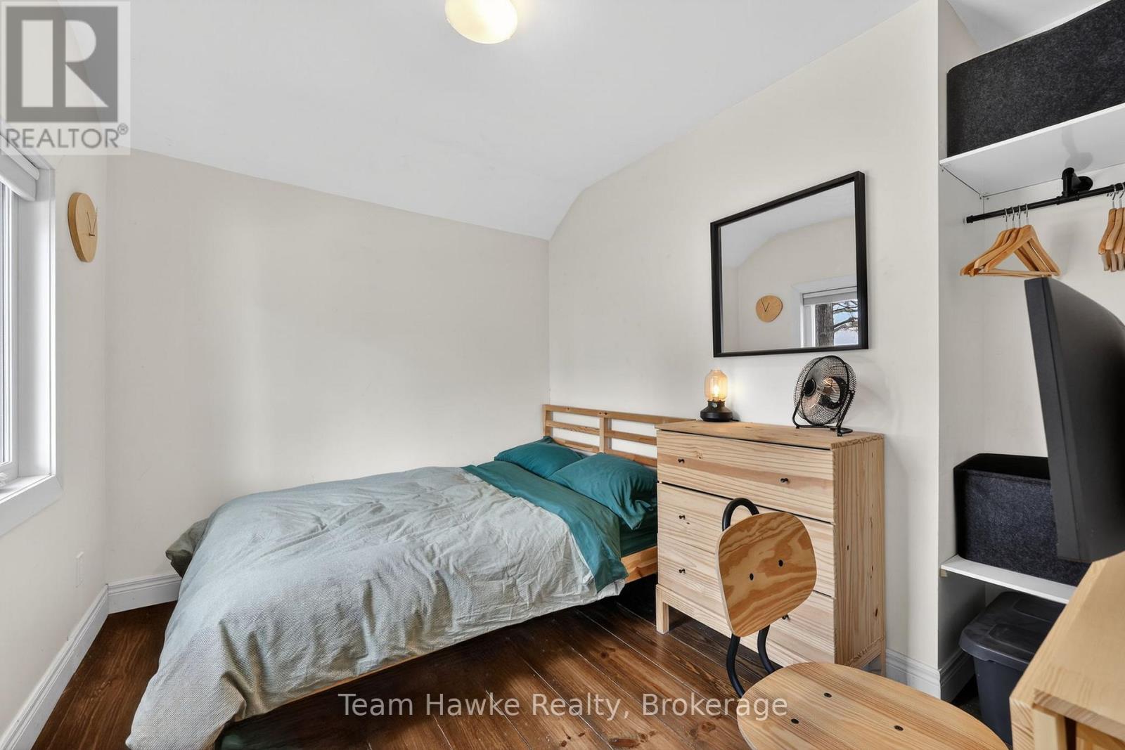 283 Tiny Beaches Road S, Tiny, ON - Indoor Photo Showing Bedroom