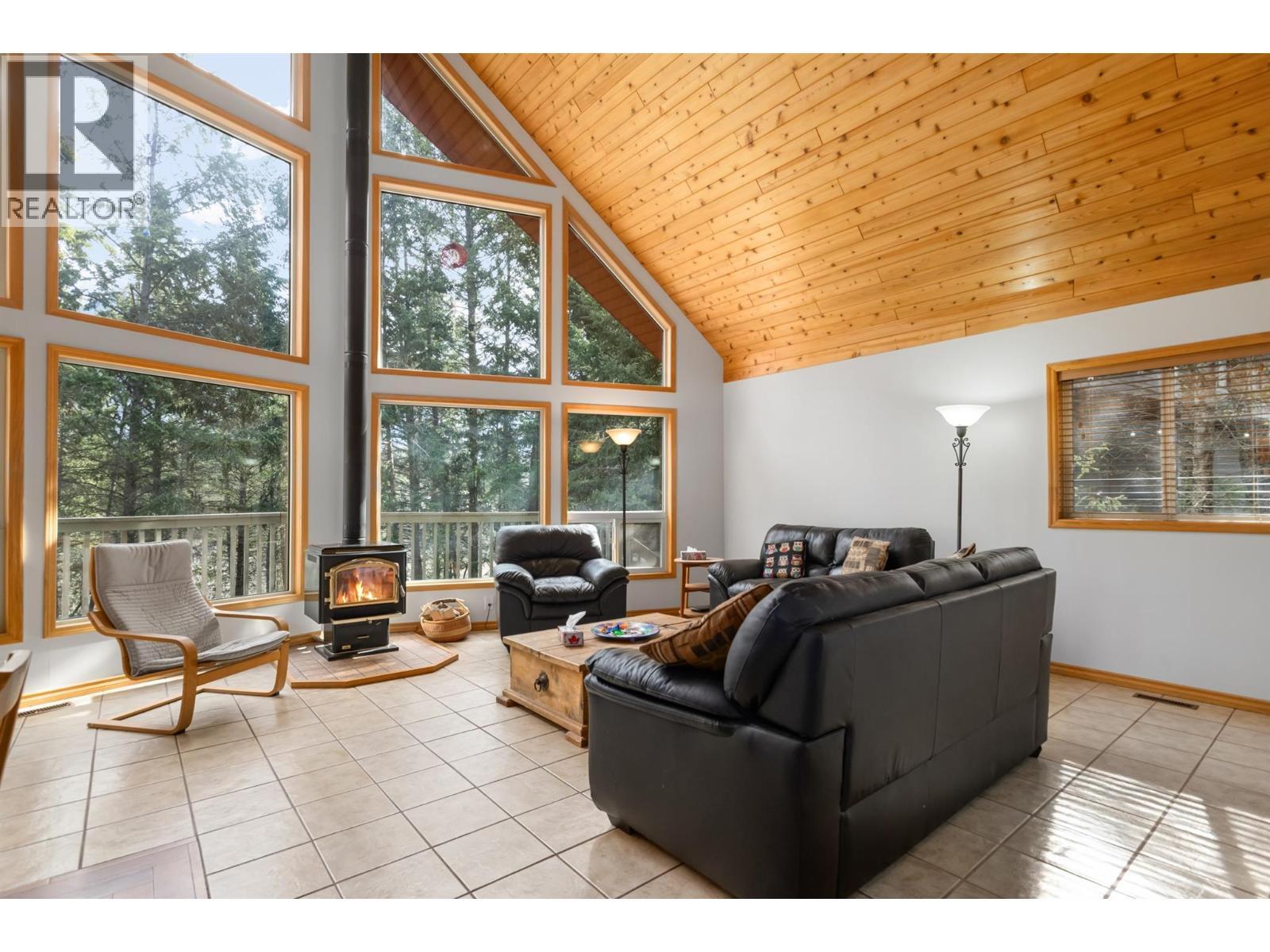 4943 Timber Way, Windermere, BC - Indoor