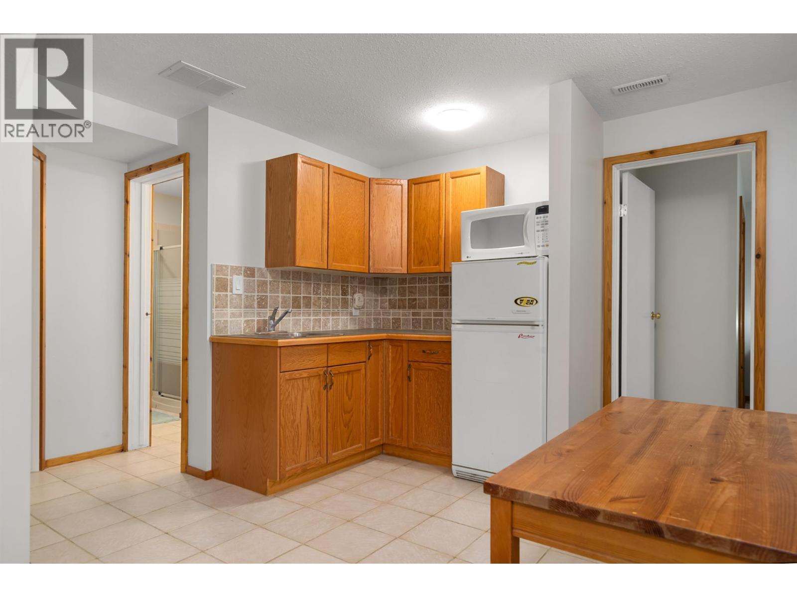 4943 Timber Way, Windermere, BC - Indoor Photo Showing Kitchen With Double Sink